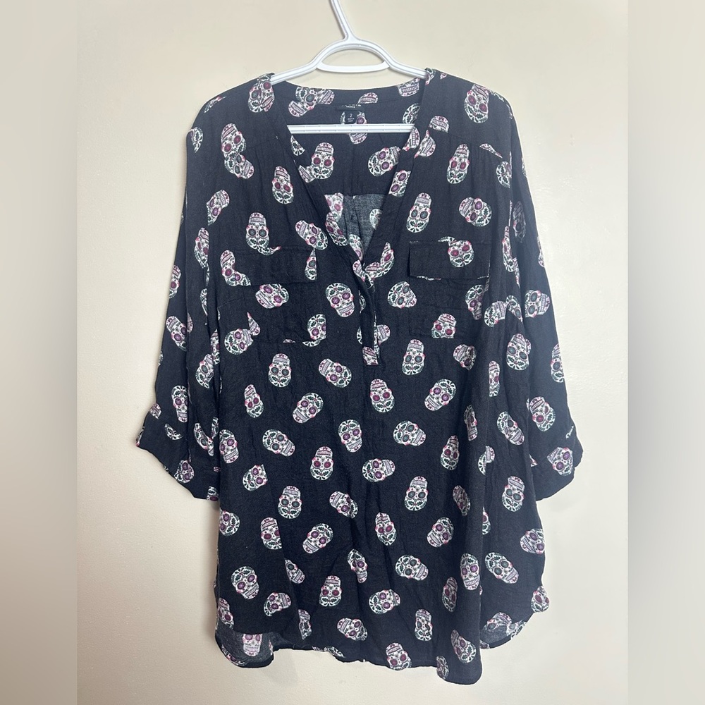 Torrid Size 2 Black and White Skull Print Blouse